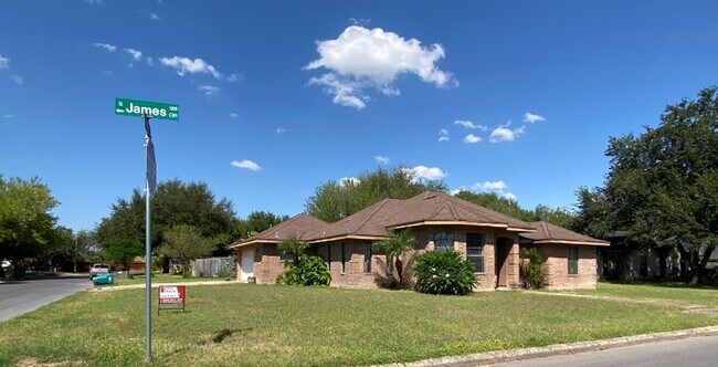 Foto del edificio - 1305 James Cir