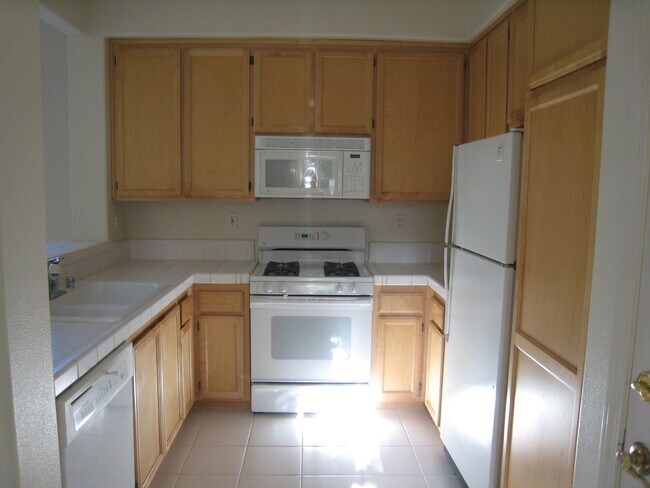 Foto del edificio - 1041 Warren Dr