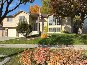 Building Photo - 9206 N Londale Dr Building Photo - 9206 N Londale Dr