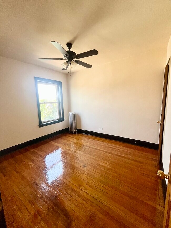 Foto del edificio - 2152 N Kildare Ave