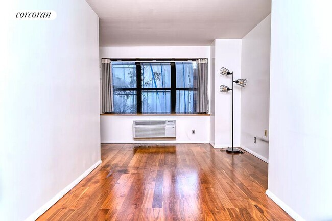 Foto del edificio - 230 E 52nd St