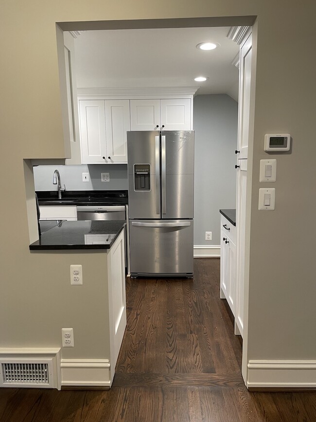 Newly remodeled kitchen - 1608 Graefield Rd