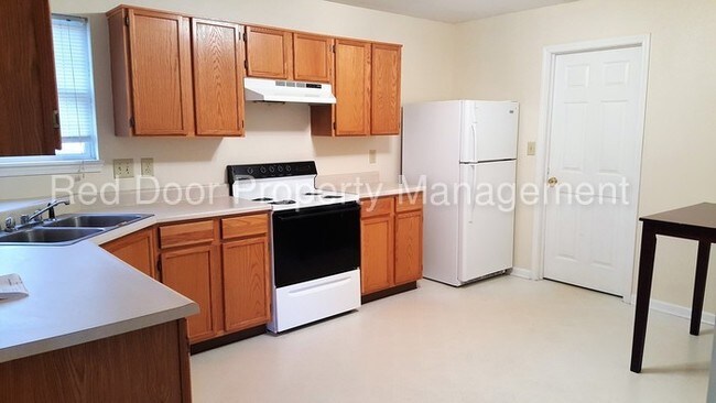Building Photo - 12165 Laurelwood Dr