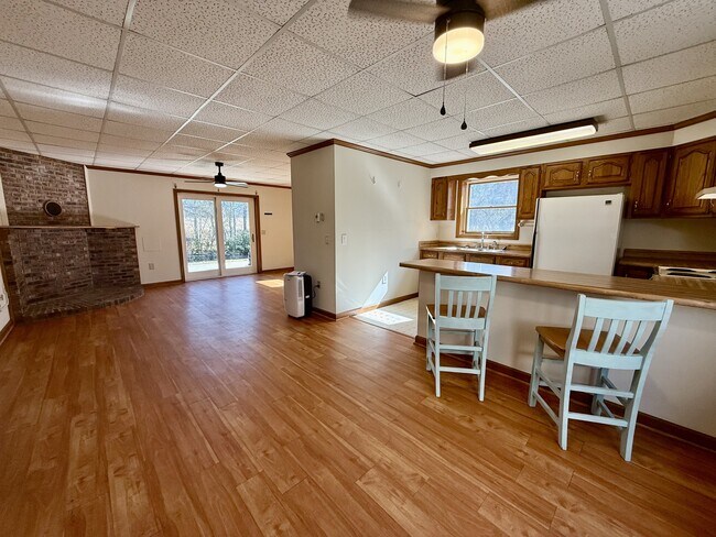 Building Photo - 5 Shadow Valley Dr