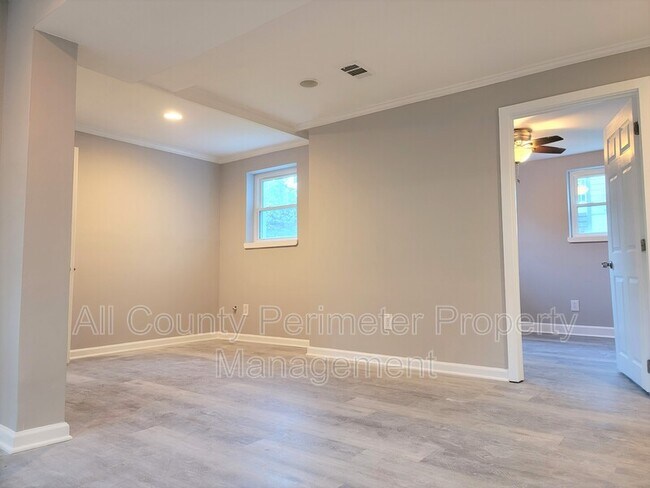 Foto del edificio - 1194 Woodland Ave