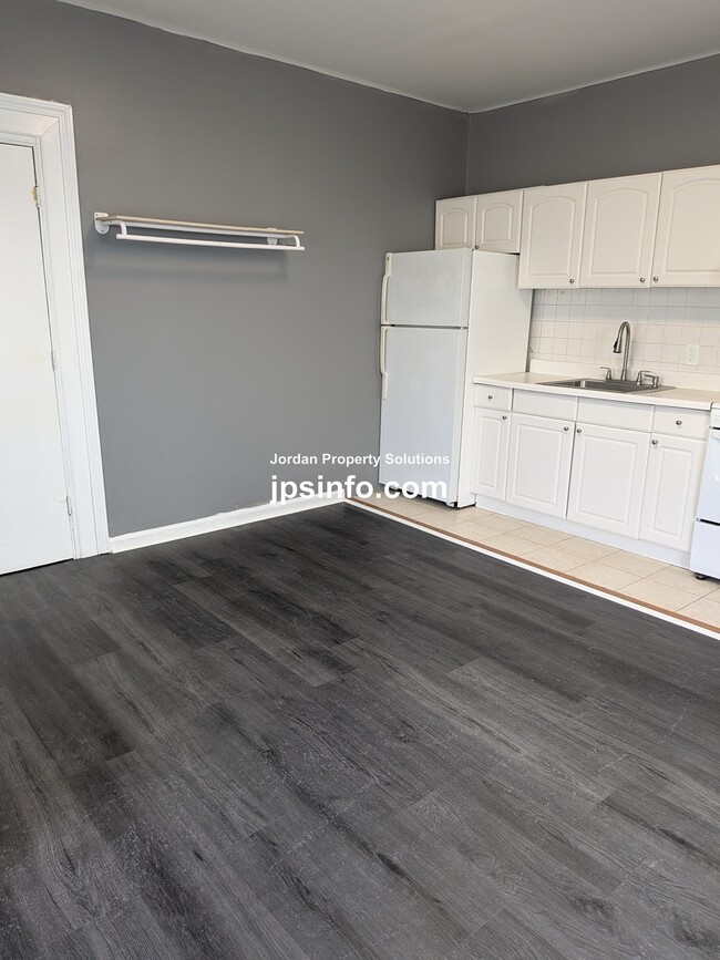 Building Photo - 110 Perkins St