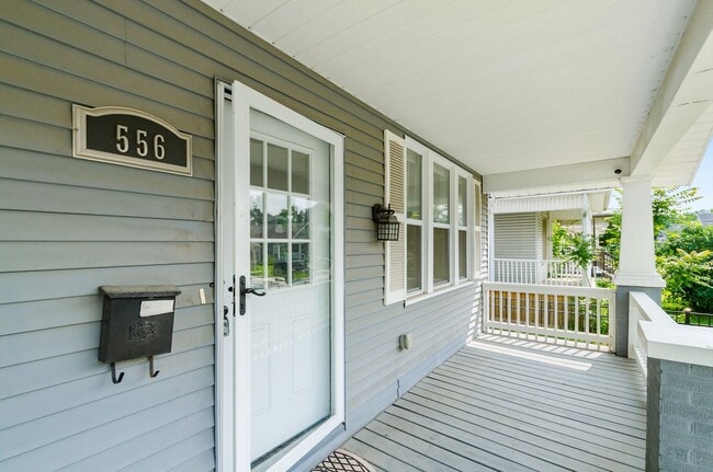 Building Photo - 556 Siebert St