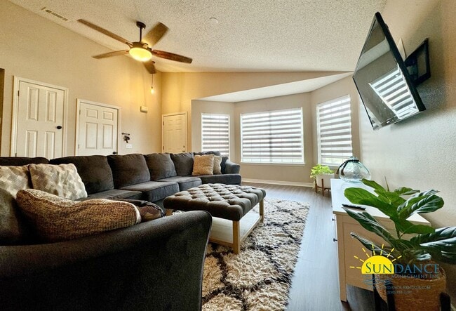 Building Photo - Gorgeous Lakefront Home in Gulf Breeze!