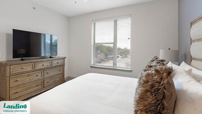 Foto del edificio - 2800 NE Green Oaks Blvd