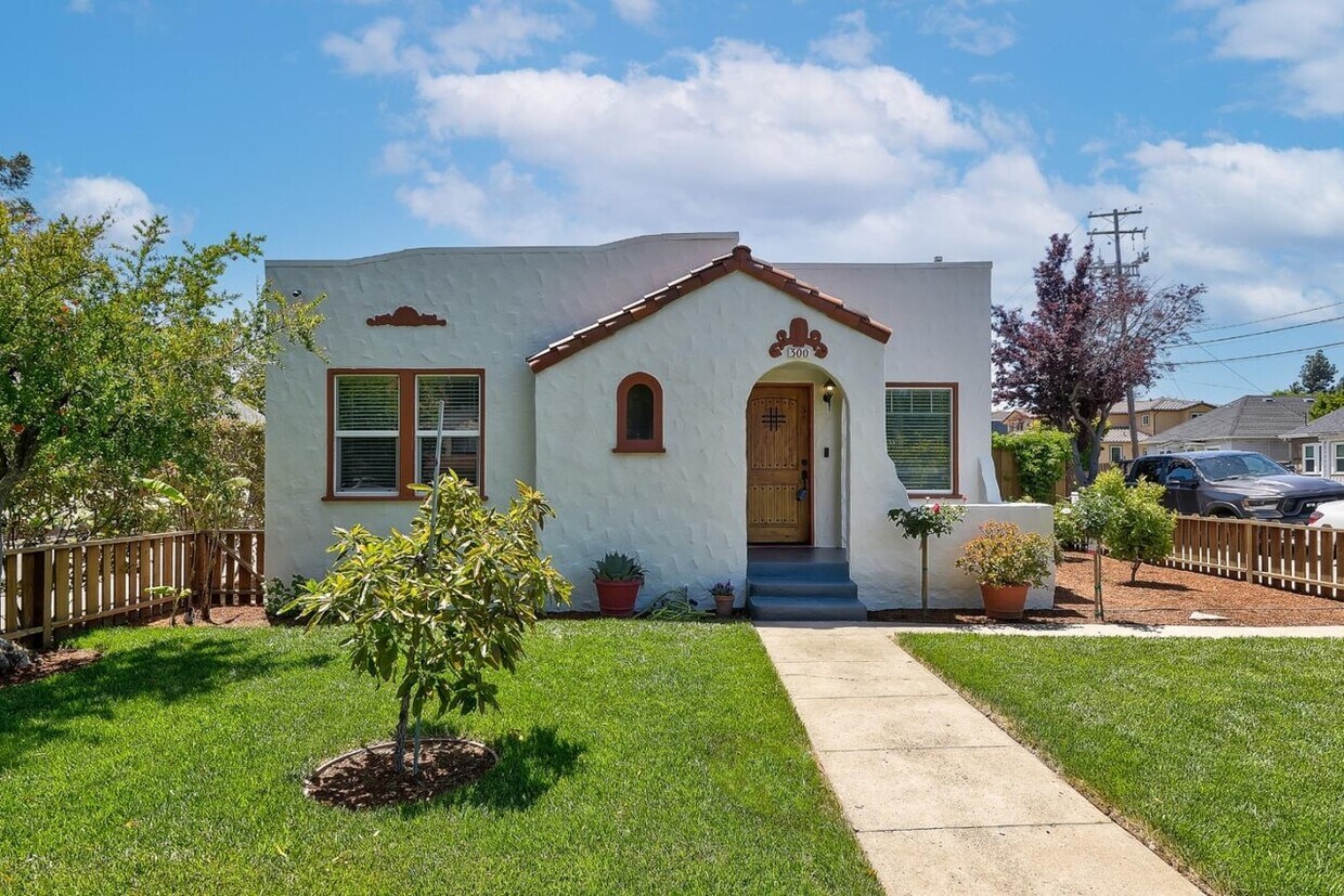 Foto principal - 300 E McKinley Ave