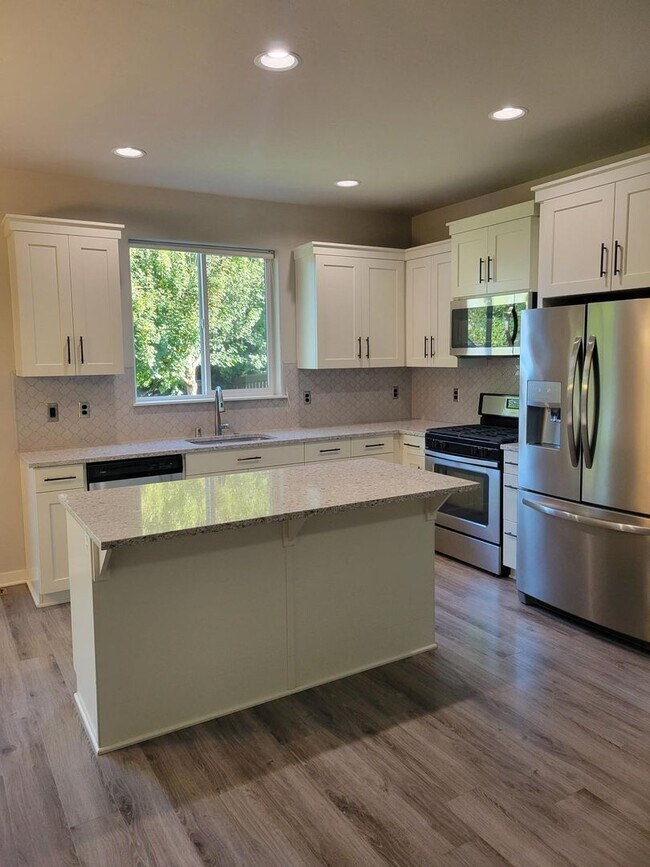Building Photo - Contemporary 3-Bedroom with Loft & Luxe Ki...