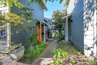 Building Photo - 116 17th Ave