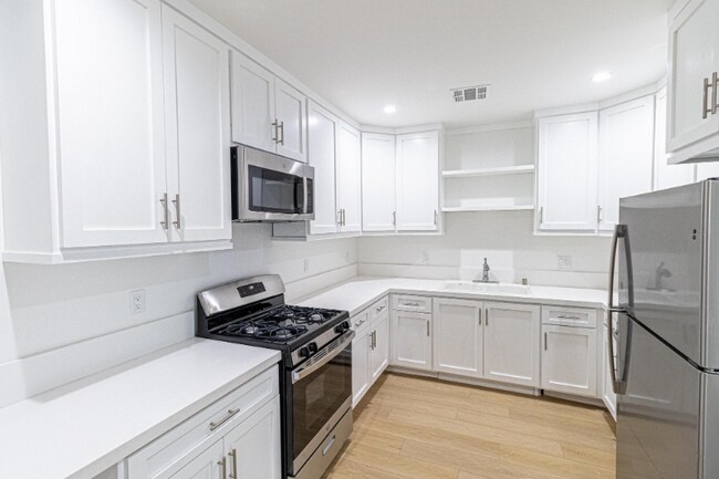 Foto del edificio - 3672 W Imperial Hwy