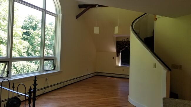 Living Room - 106 Ponemah Rd