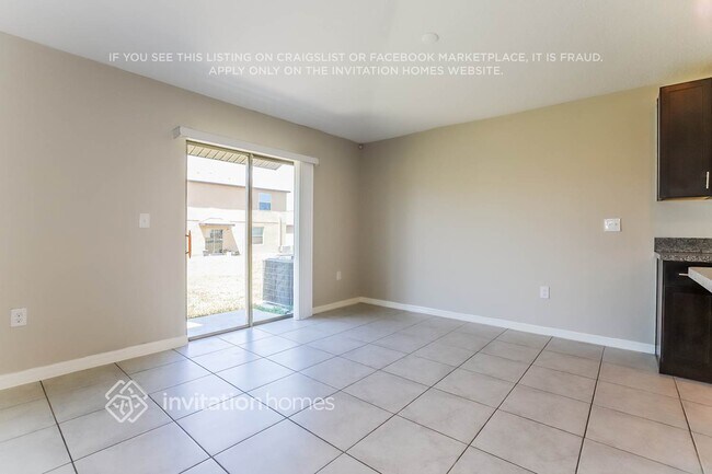 Foto del edificio - 1585 Blue Rose Dr