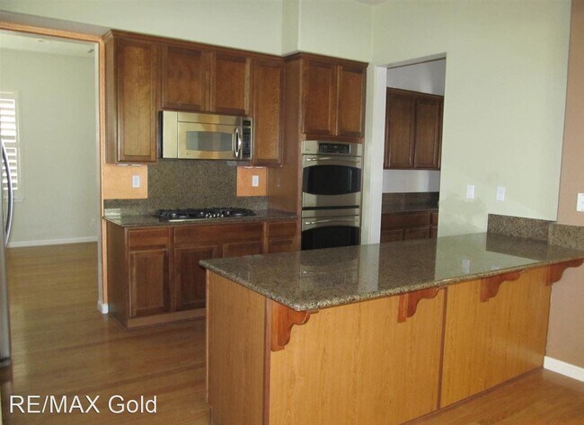 Foto del edificio - 4 br, 2.5 bath House - 2055 Heavenly View ...