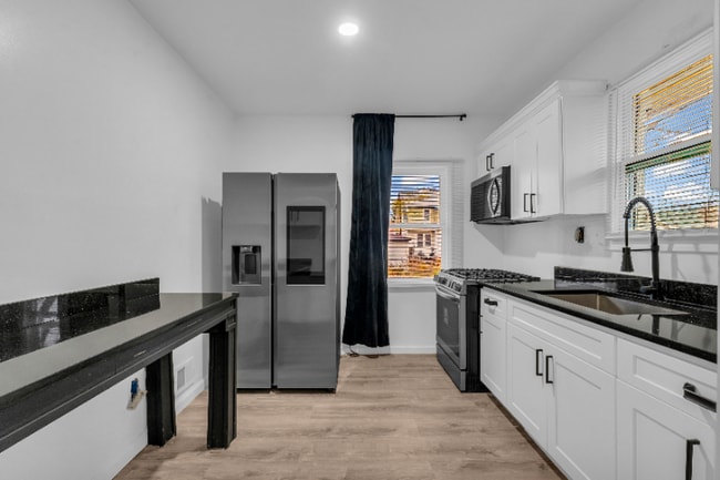 Foto del edificio - 2466 Highland St