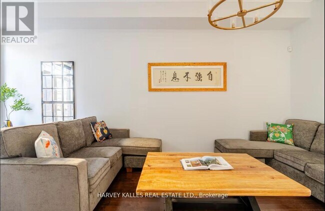 Building Photo - 543C PARLIAMENT STREET