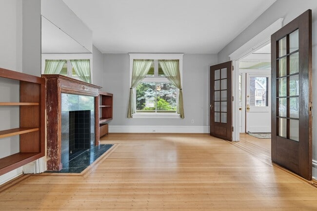 Foto del edificio - Historic 5-bedroom Home in Squirrel Hill