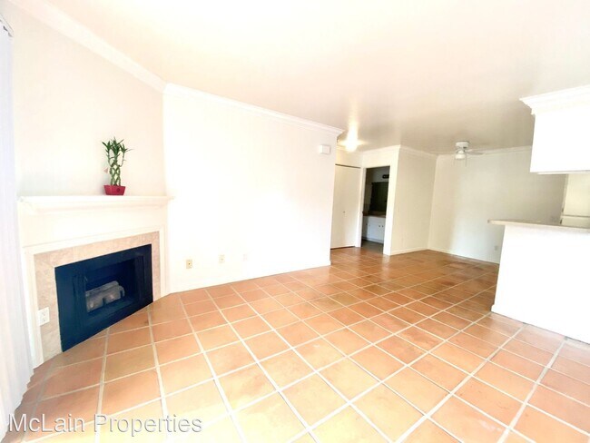 Foto del edificio - 220 Woodland Pkwy