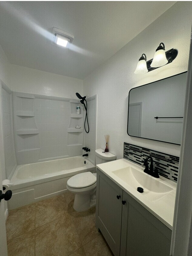 Foto principal - 1322 E Bulldog Ln