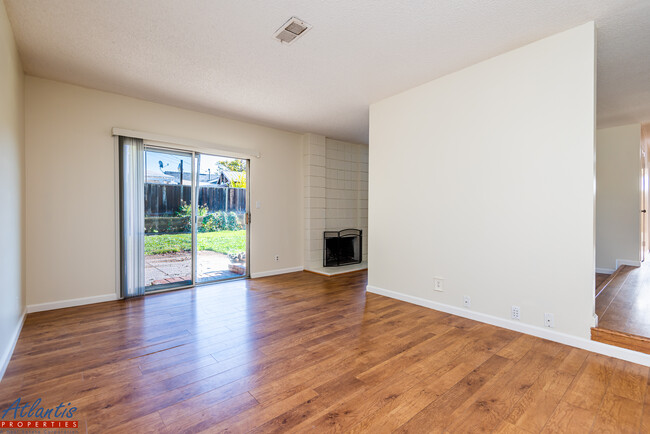 Foto del edificio - 3290 Hebron Ct