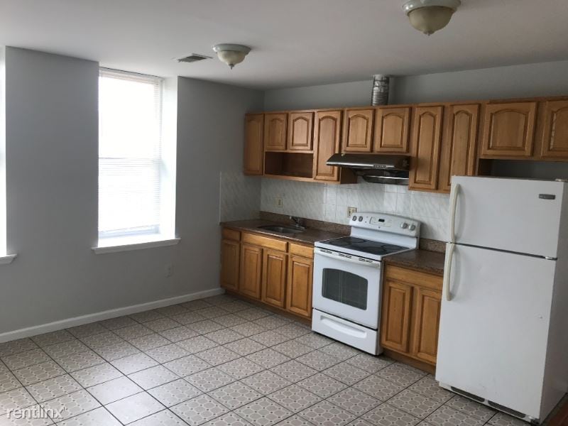 Primary Photo - 2359 N Park Ave