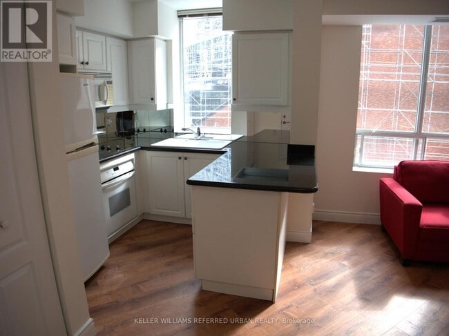 Building Photo - 20 Collier St