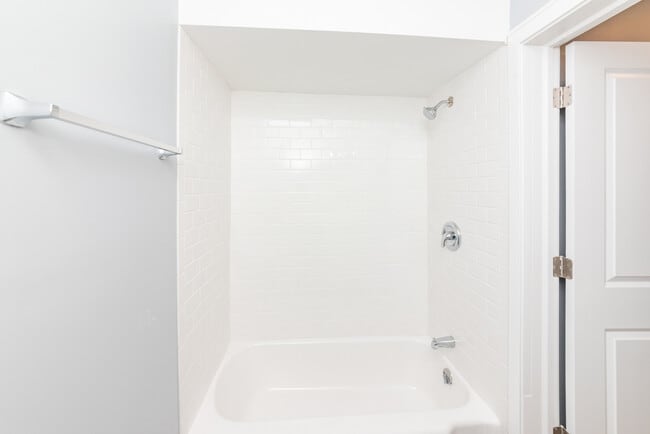 Building Photo - 9450 Washington Rd