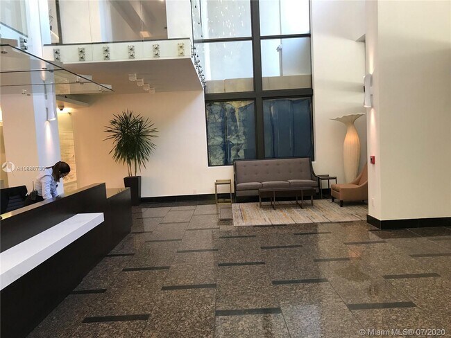 Foto del edificio - 1581 Brickell Ave