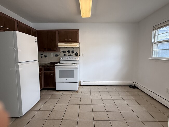 Building Photo - 690 Wellwood Ave