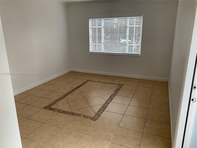 Foto del edificio - 3771 SW 27th Terrace