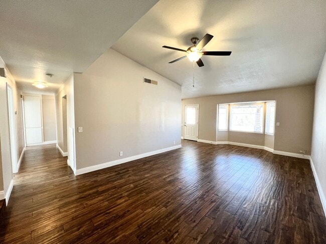 Foto del edificio - 6446 Meadowlark Ln