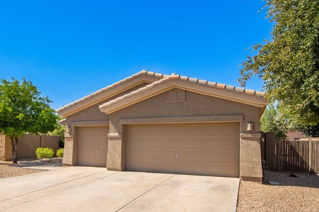 Building Photo - Coming Soon! Spacious Home & Yard with RV ...