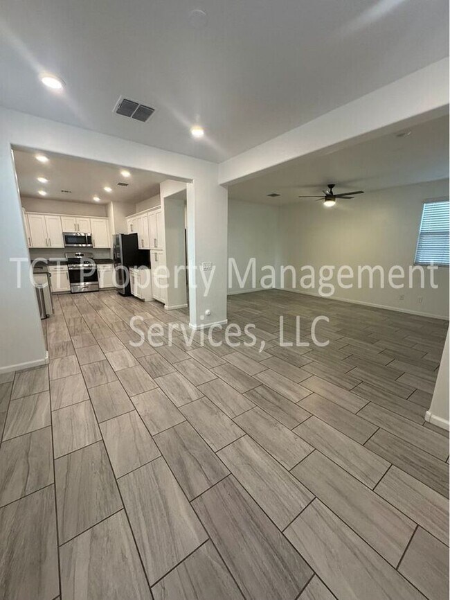 Building Photo - Beautifully maintained home in gated Layton Lakes