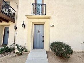 Building Photo - 106 Paseo Bravo