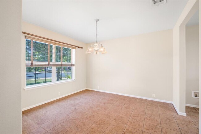Building Photo - 620 Kingfisher Ln