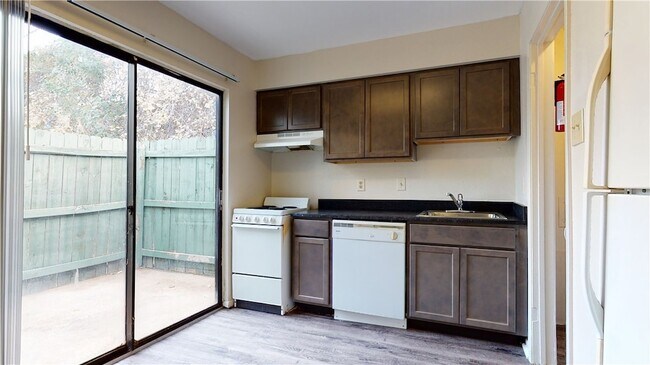 Foto del edificio - 725 Peppertree Dr