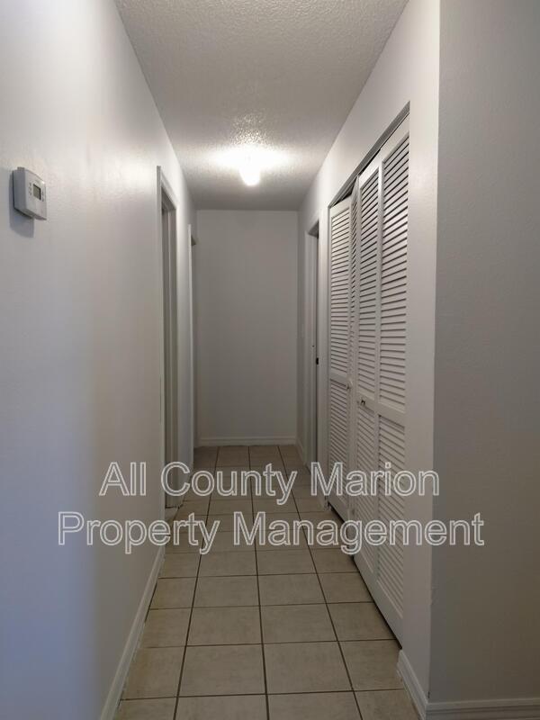 Building Photo - 3160 NE 44th Pl