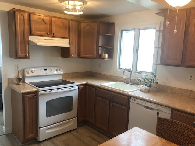 Full kitchen - 19 Monterey Ln