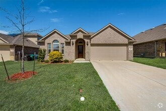 Building Photo - 828 Skytop Dr