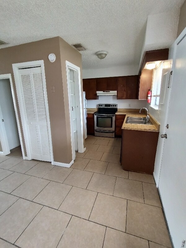 Foto del edificio - 5820 Butler Dr