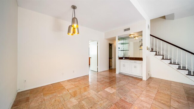 Foto del edificio - 817 N Croft Ave