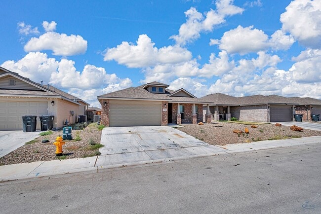 Building Photo - 1303 Red Cliff Ave
