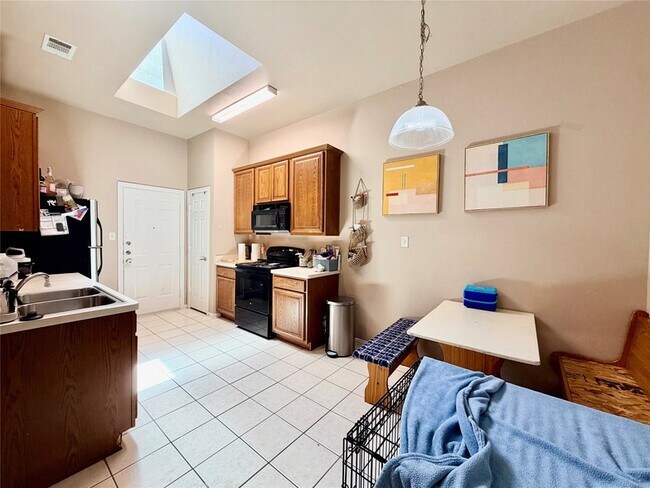 Foto del edificio - 1506 Poinsettia Blvd