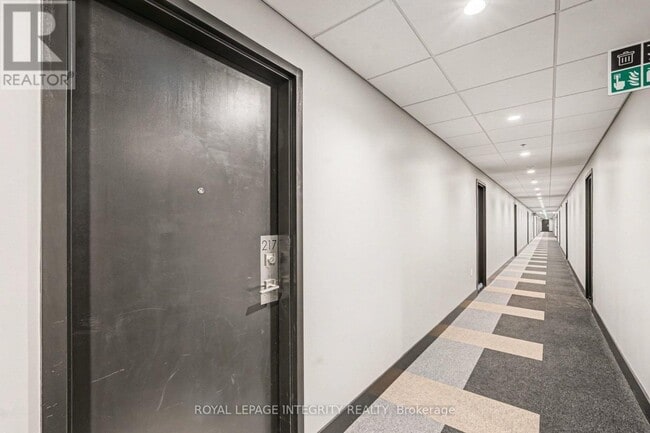 Building Photo - 1350 Hemlock Rd