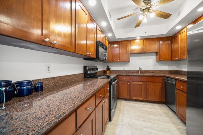Building Photo - Charming 2-Bedroom, 1-Bathroom Fully Furnished Condo in the Heart of Downtown St. Petersburg
