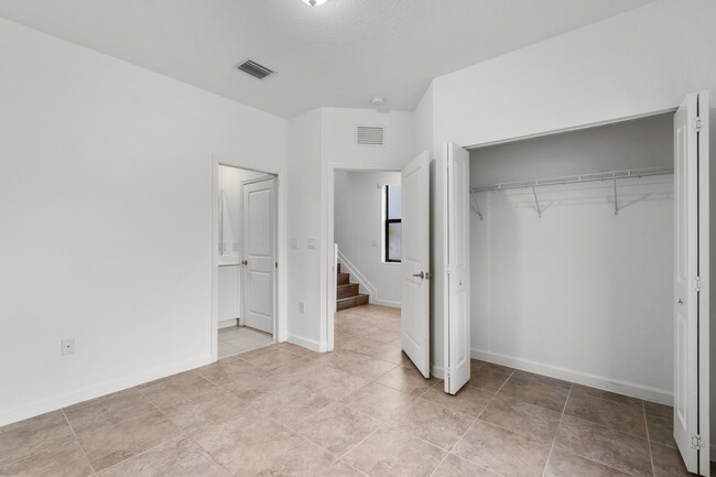 Building Photo - 340 NE 208th Terrace