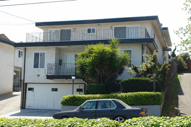 Building Photo - 5306 Bayview