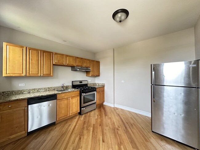 Building Photo - 1318 Oak Ave
